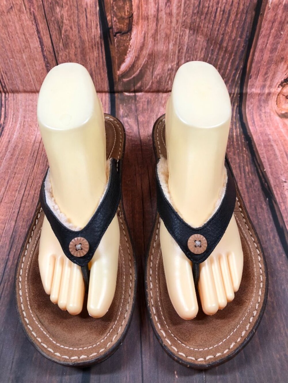 UGG Hamoa 1791 Womens 9 / 40 Black Shearling Button Flip Flops Sandals